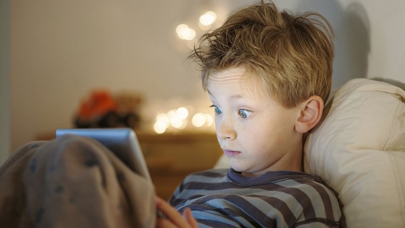 A sok tv-nézés érzelemértési nehézségekhez vezethet gyermekkorban?